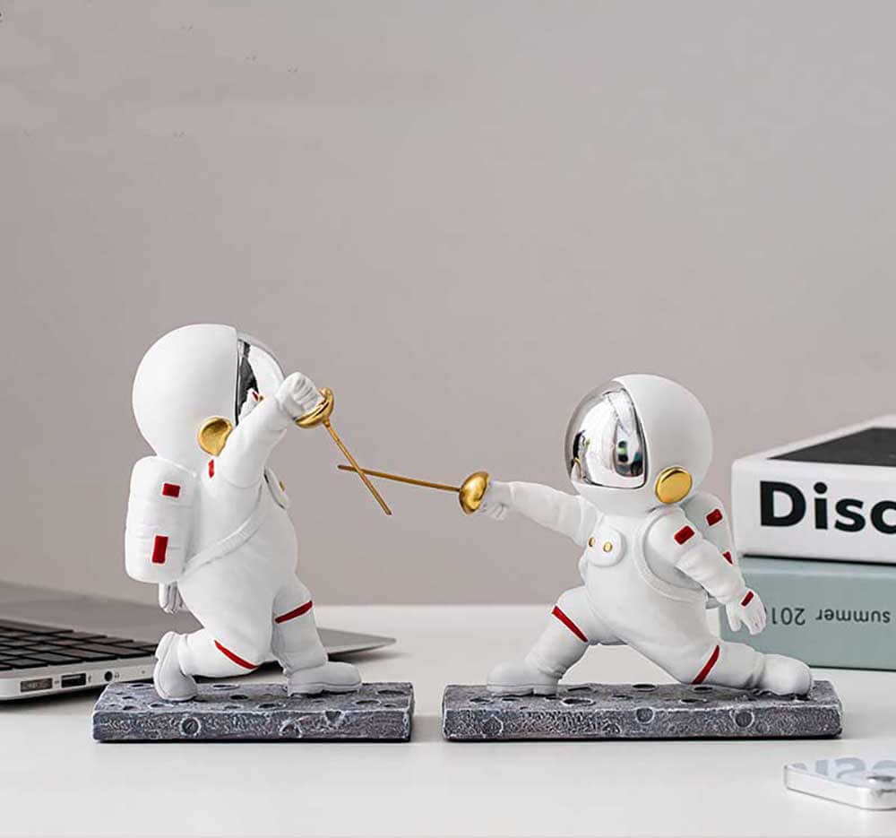 LEONARK Fencing Astronaut Statue Spaceman Figurine - Souvenir Present Collection Gift for Fencers (Defense)