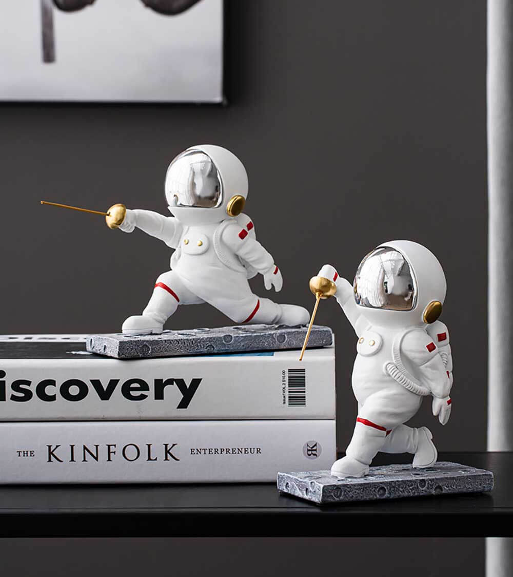LEONARK Fencing Astronaut Statue Spaceman Figurine - Souvenir Present Collection Gift for Fencers (Defense)