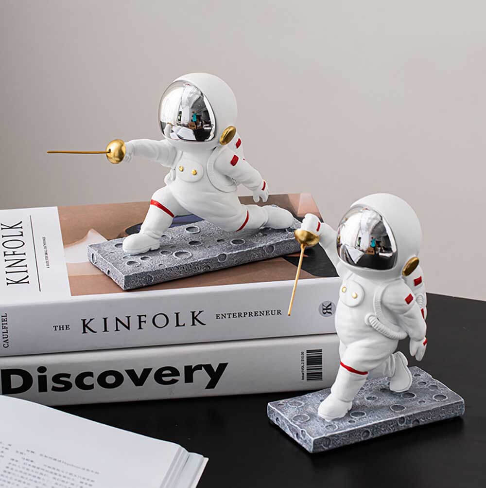 LEONARK Fencing Astronaut Statue Spaceman Figurine - Souvenir Present Collection Gift for Fencers (Defense)