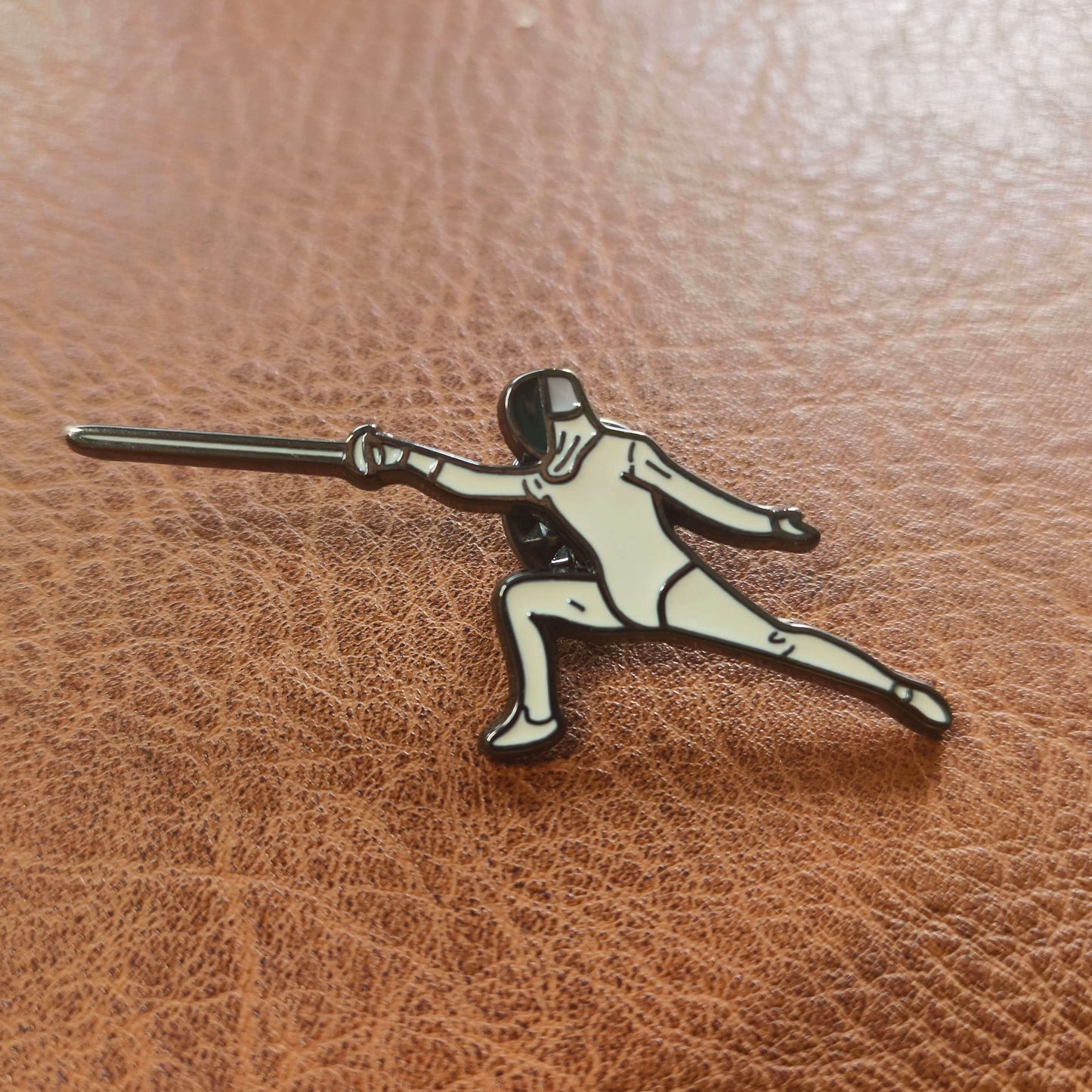 LEONARK Fencing Brooch Breastpin Ornament Decorative Buckle - Gift Present for Saber Epee and Foil Fencer - Souvenir for Fencing Sport Fans