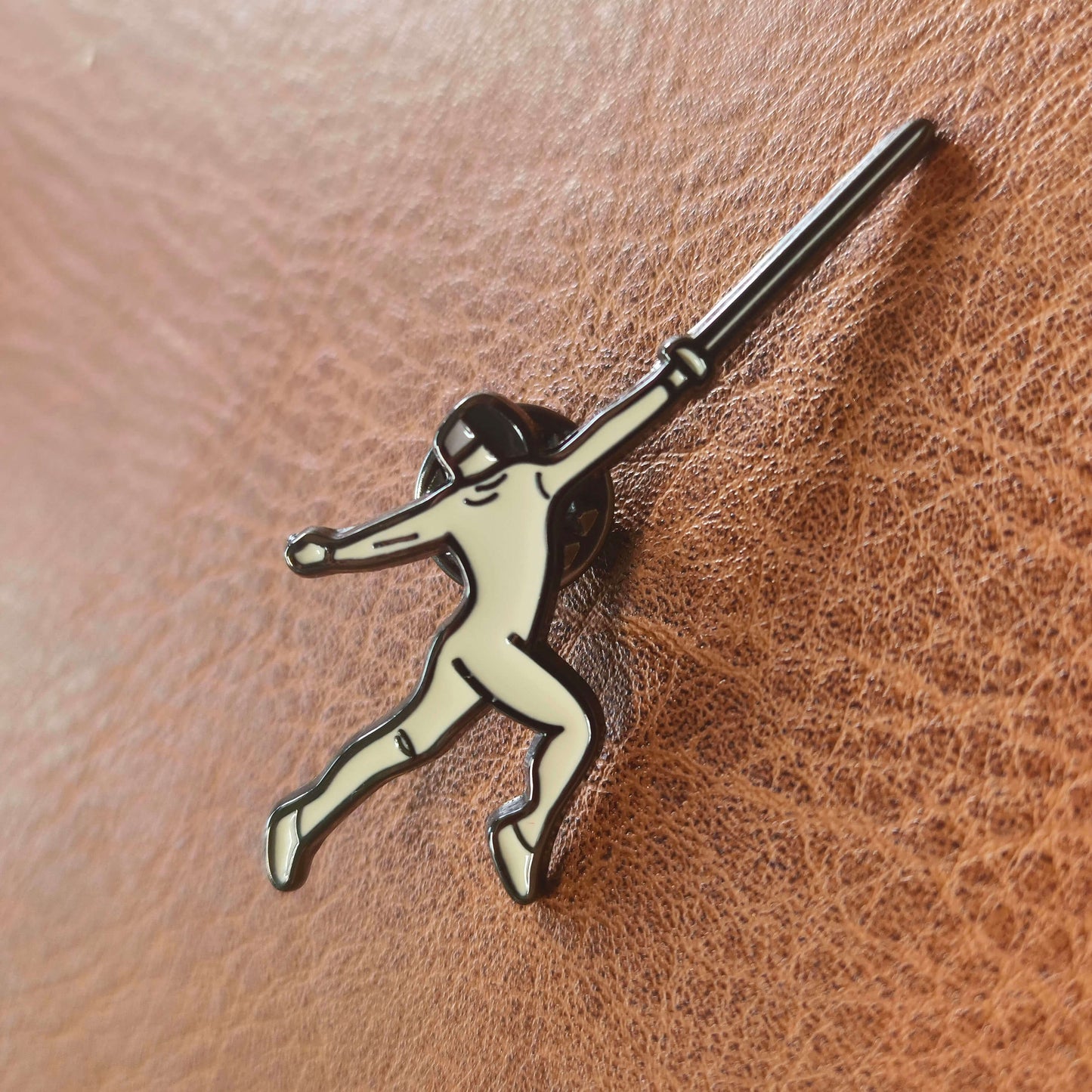 LEONARK Fencing Brooch Breastpin Ornament Decorative Buckle - Gift Present for Saber Epee and Foil Fencer - Souvenir for Fencing Sport Fans