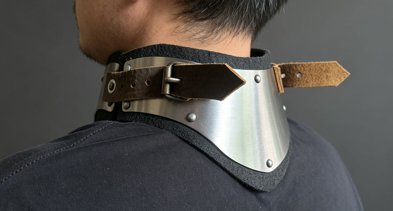 LEONARK 1.2mm Stainless Steel Gorget Neck Guard, Hand Forged Historical Medieval Neck Armor with Adjustable Leather Strap, Felt Lining Front & Back Protection, for Hema Sword Fighting Combat Training